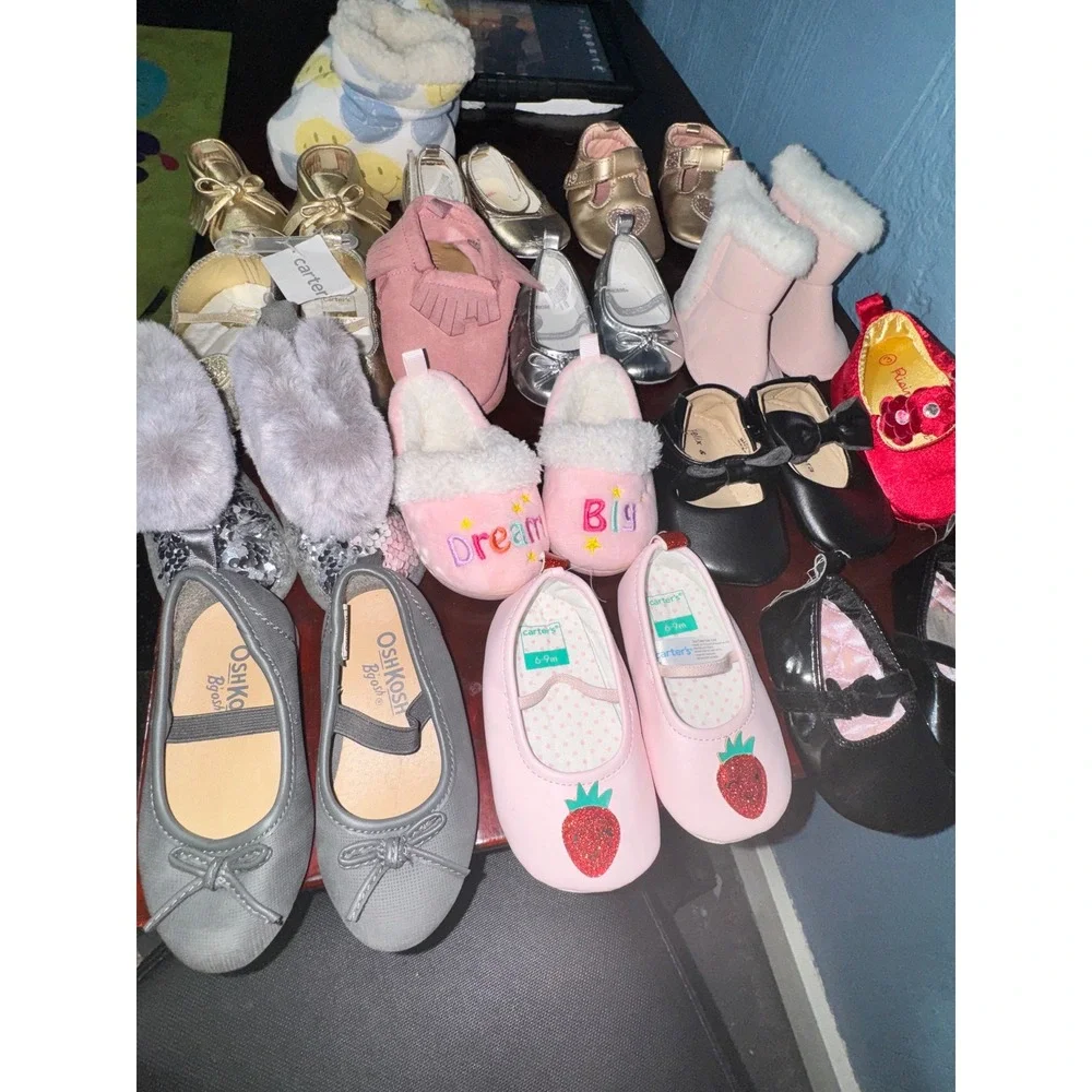 15 pairs of baby shoes
